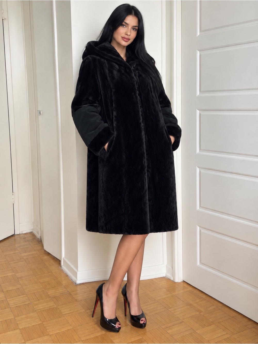 La Flamme Fourrure Victoriaville Hooded Fur & Leather Coat Black – Very Good